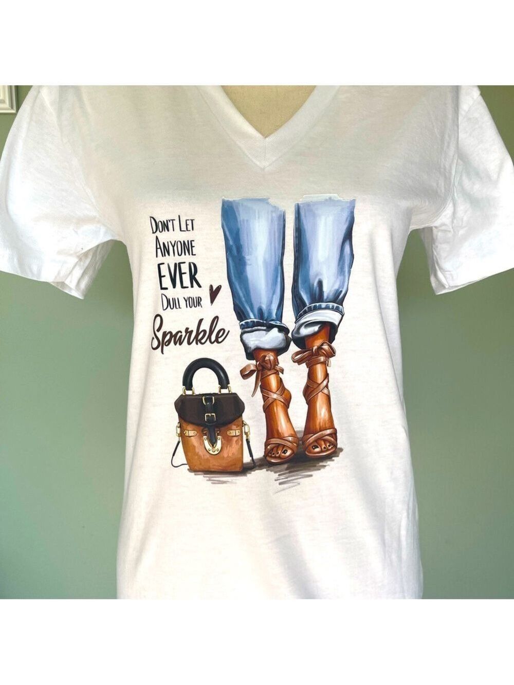 New Don’t Let Anyone Dull Your Sparkle T-Shirt Size Small - Picture 2 of 2
